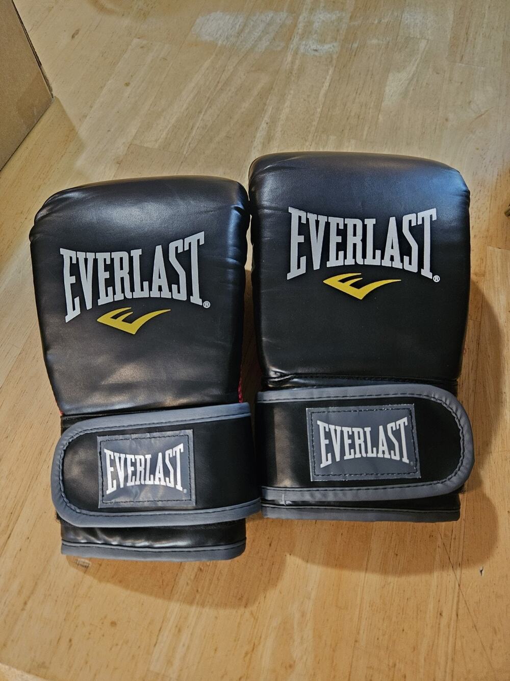 Everlast MMA Heavy Bag Gloves 7502LXL Black Red Size L/XL Wrist Wrap Open Palm